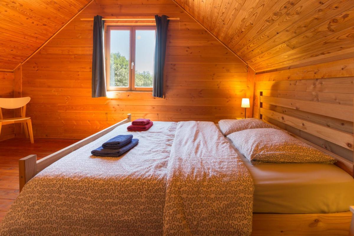 Le Bois De Faral Hotell Le Bastit Exteriör bild